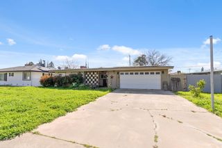 1699 E Academy Avenue, Tulare, CA 93274