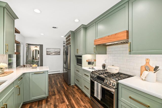 N63W15819 Claremore CIRCLE, Menomonee Falls, WI 53051