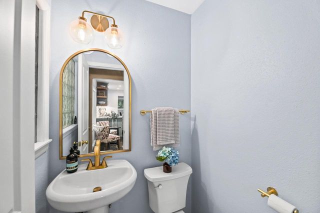N63W15819 Claremore CIRCLE, Menomonee Falls, WI 53051