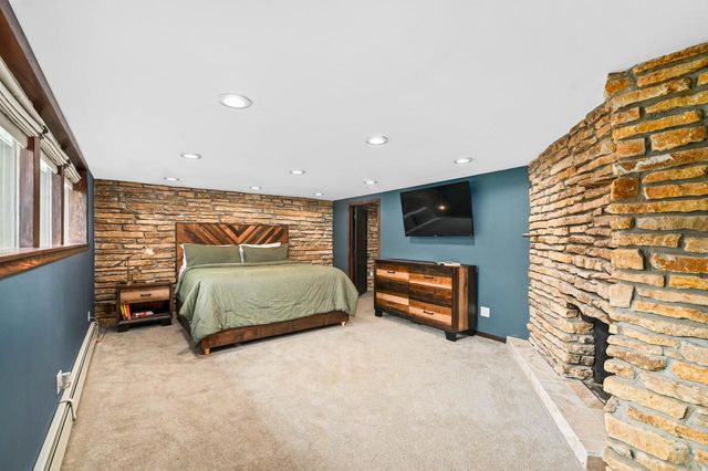 N63W15819 Claremore CIRCLE, Menomonee Falls, WI 53051
