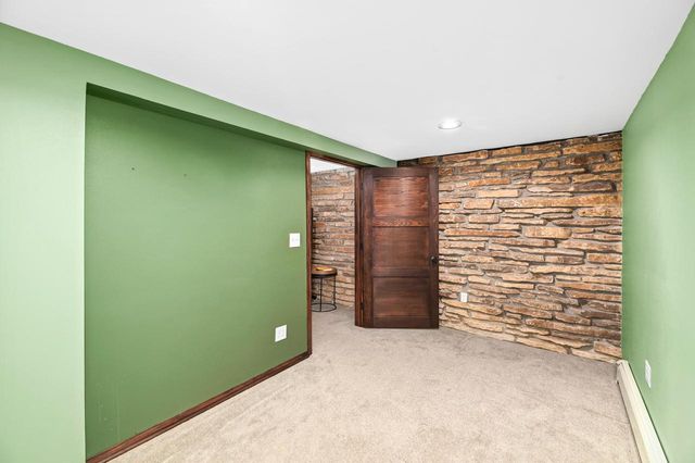 N63W15819 Claremore CIRCLE, Menomonee Falls, WI 53051