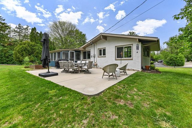 N63W15819 Claremore CIRCLE, Menomonee Falls, WI 53051