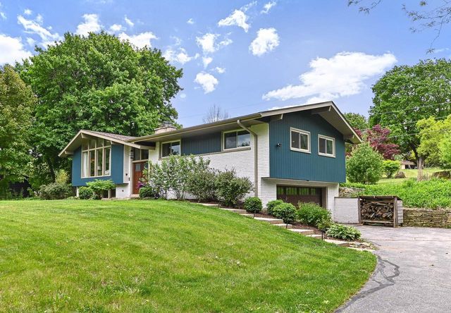 N63W15819 Claremore CIRCLE, Menomonee Falls, WI 53051