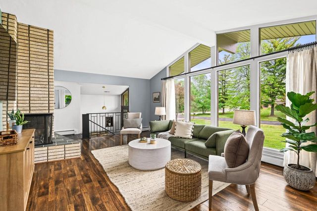 N63W15819 Claremore CIRCLE, Menomonee Falls, WI 53051