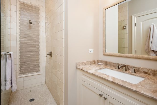 4717 N Paulina Street, Chicago, IL 60640