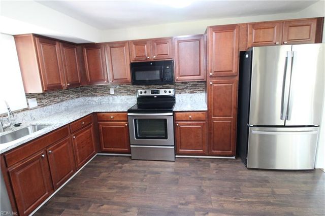 6 Snidow BLVD, Newport News, VA 23608