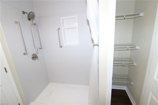 6 Snidow BLVD, Newport News, VA 23608
