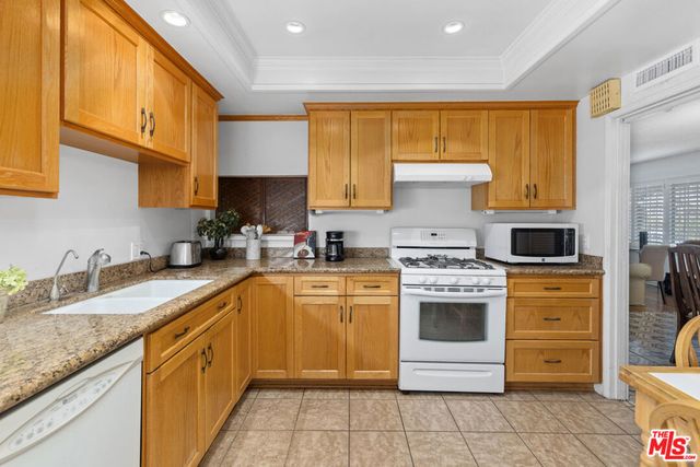 11619 Daleside Avenue, Hawthorne, CA 90250