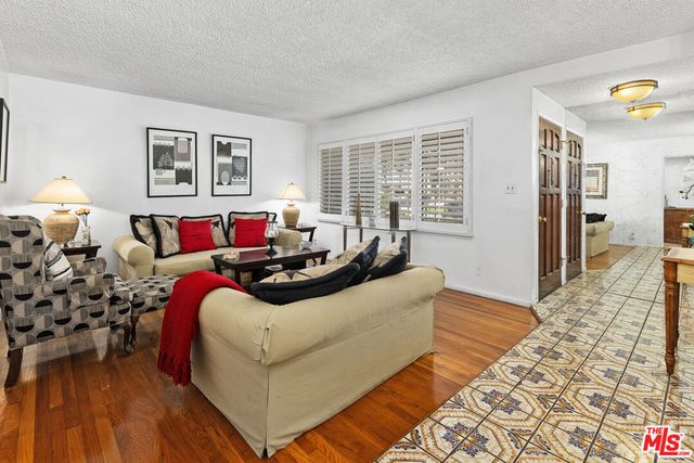 11619 Daleside Avenue, Hawthorne, CA 90250
