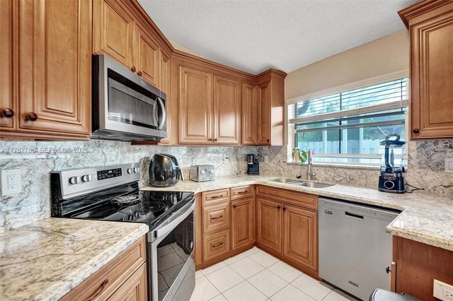 7324 NW 1st Place, Plantation, FL 33317