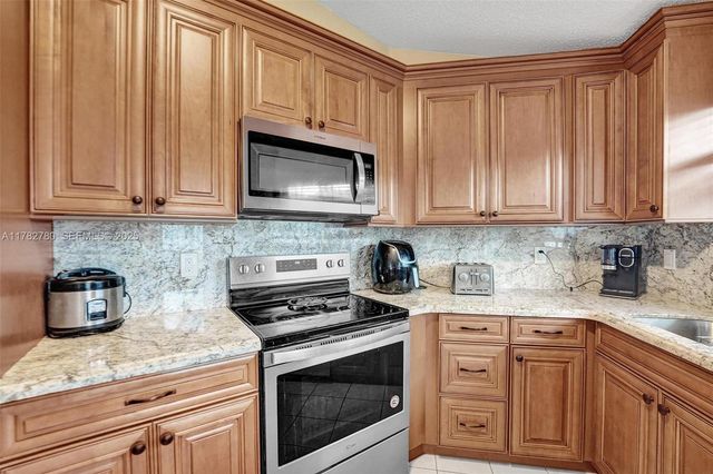7324 NW 1st Place, Plantation, FL 33317