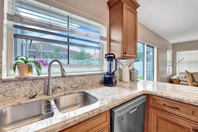 7324 NW 1st Place, Plantation, FL 33317
