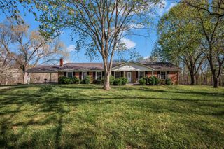 1175 Batson Mill Rd, Charlotte, TN 37036