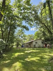414 Sand Hill Road, Asheville, NC 28806