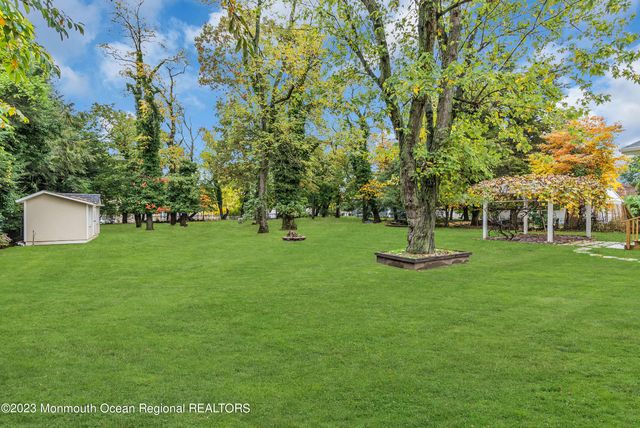 447 W Park Avenue, Oakhurst, NJ 07755