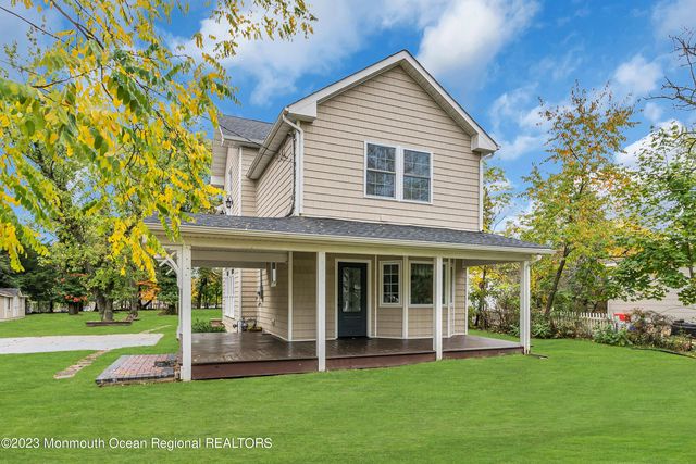 447 W Park Avenue, Oakhurst, NJ 07755