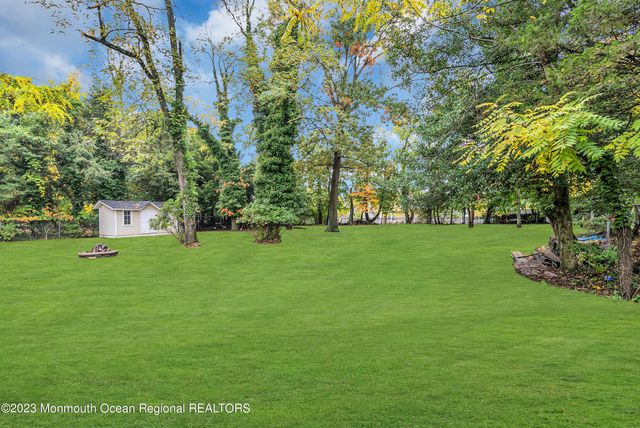 447 W Park Avenue, Oakhurst, NJ 07755