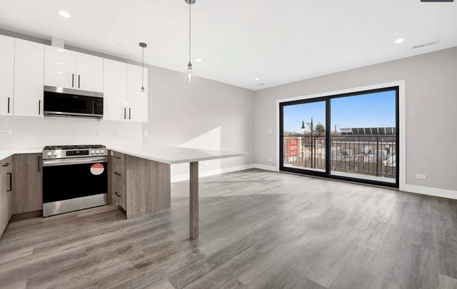 5418 W Belmont Street 3W, Chicago, IL 60641