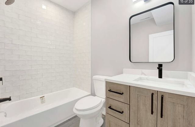 5418 W Belmont Street 3W, Chicago, IL 60641