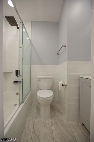 12 Woodland Dr, Roselle Boro, NJ 07203