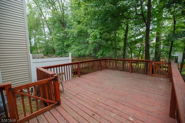 12 Woodland Dr, Roselle Boro, NJ 07203