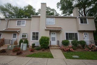 12 Woodland Dr, Roselle Boro, NJ 07203