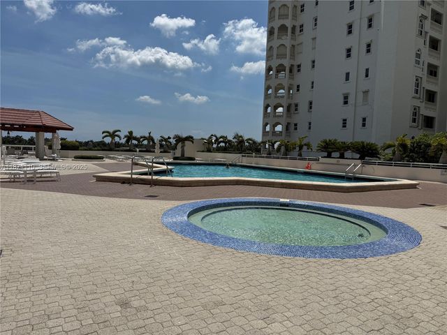 20185 E Country Club Drive 510, Aventura, FL 33180
