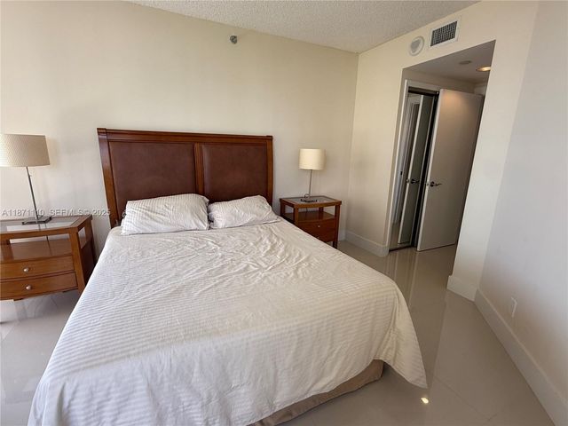 20185 E Country Club Drive 510, Aventura, FL 33180