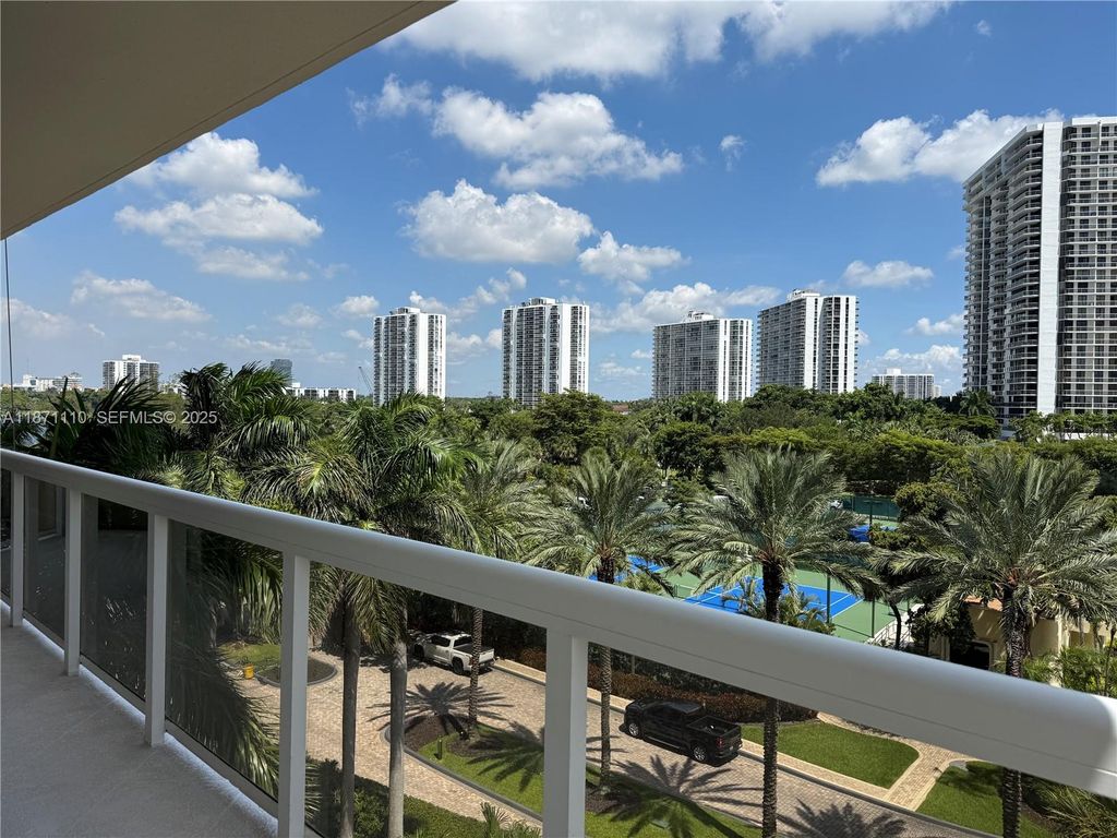 20185 E Country Club Drive 510, Aventura, FL 33180