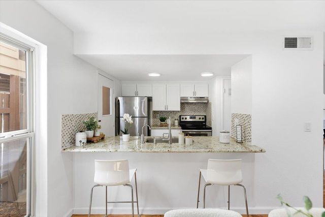 236 E Red Oak Drive B, Sunnyvale, CA 94086