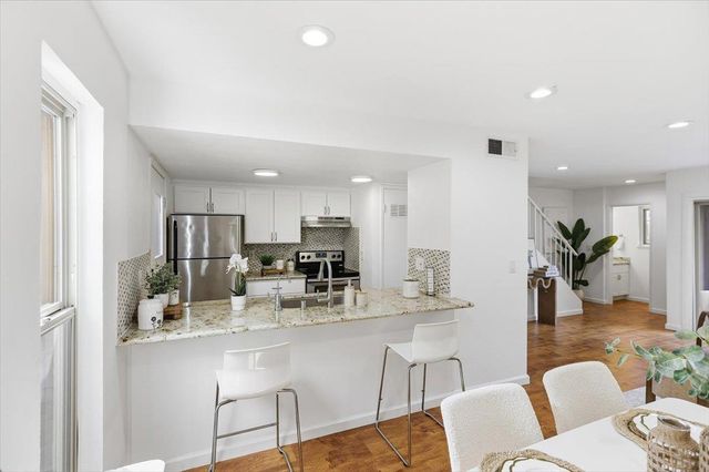 236 E Red Oak Drive B, Sunnyvale, CA 94086