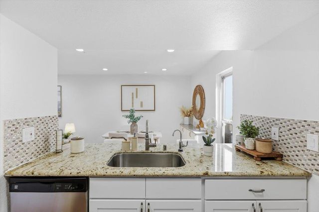 236 E Red Oak Drive B, Sunnyvale, CA 94086