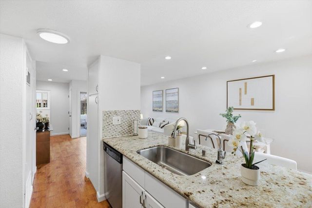 236 E Red Oak Drive B, Sunnyvale, CA 94086