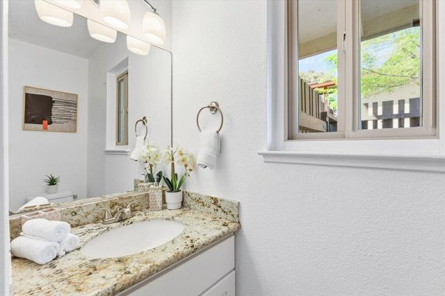 236 E Red Oak Drive B, Sunnyvale, CA 94086