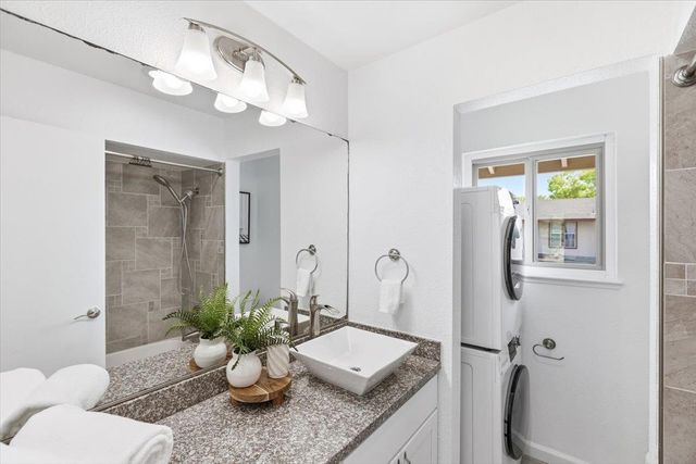 236 E Red Oak Drive B, Sunnyvale, CA 94086