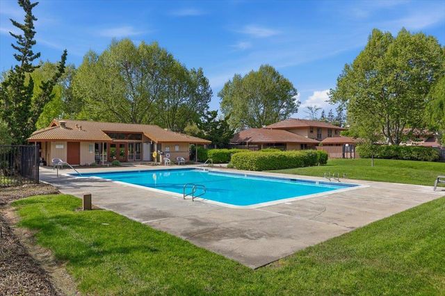 236 E Red Oak Drive B, Sunnyvale, CA 94086