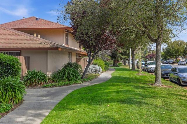 236 E Red Oak Drive B, Sunnyvale, CA 94086