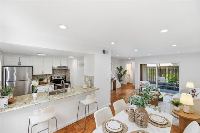 236 E Red Oak Drive B, Sunnyvale, CA 94086