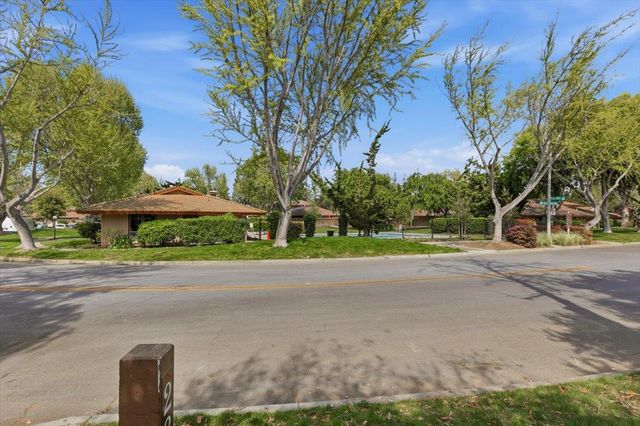 236 E Red Oak Drive B, Sunnyvale, CA 94086