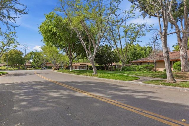 236 E Red Oak Drive B, Sunnyvale, CA 94086