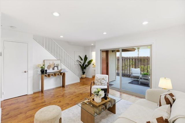 236 E Red Oak Drive B, Sunnyvale, CA 94086