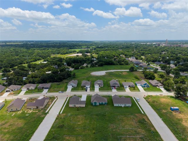 624 Crockett Drive, Cleburne, TX 76033