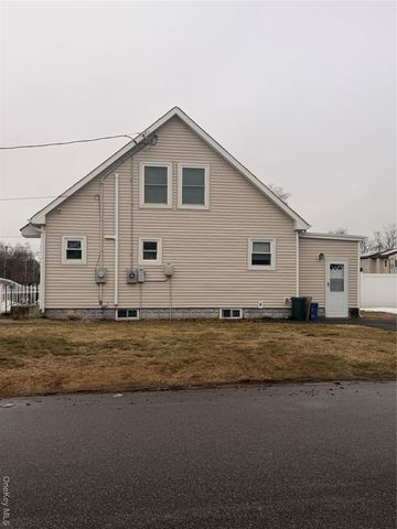 629 Lakeway Drive, West Babylon, NY 11704