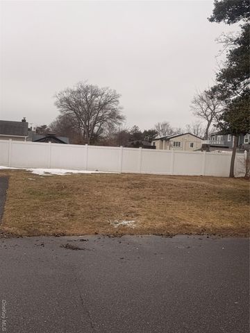 629 Lakeway Drive, West Babylon, NY 11704