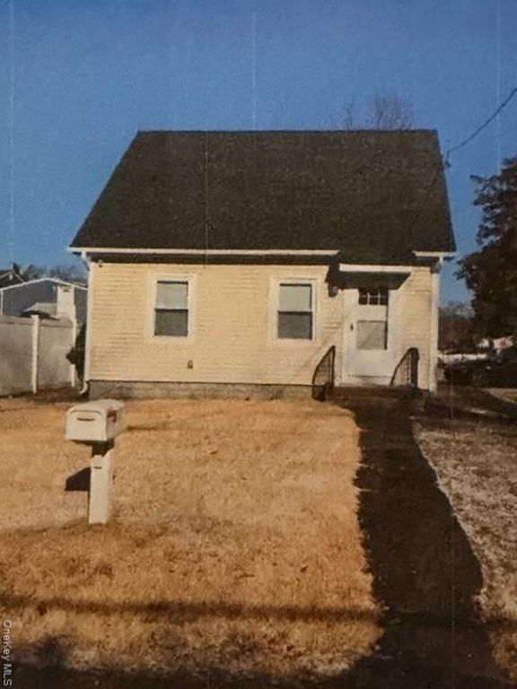 629 Lakeway Drive, West Babylon, NY 11704