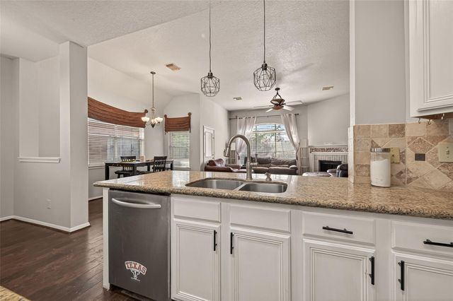 2902 Julie Ann Drive, Pearland, TX 77584