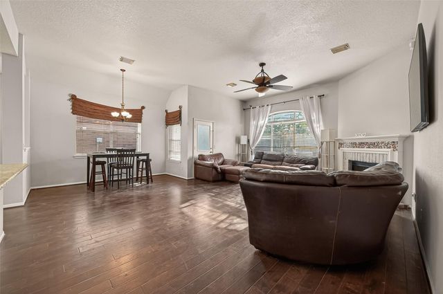 2902 Julie Ann Drive, Pearland, TX 77584