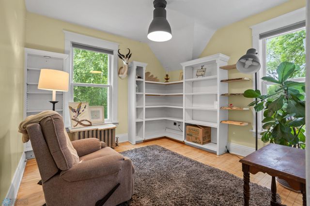 429 9th Avenue S, Fargo, ND 58103