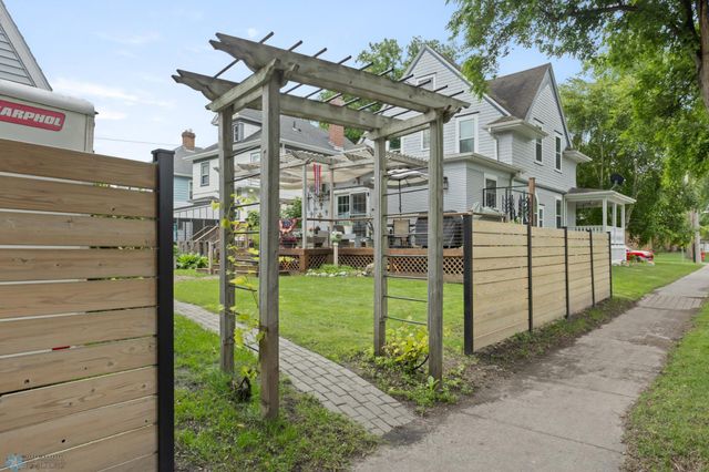 429 9th Avenue S, Fargo, ND 58103