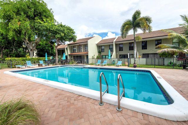 2835 NE 60th St, Fort Lauderdale, FL 33308